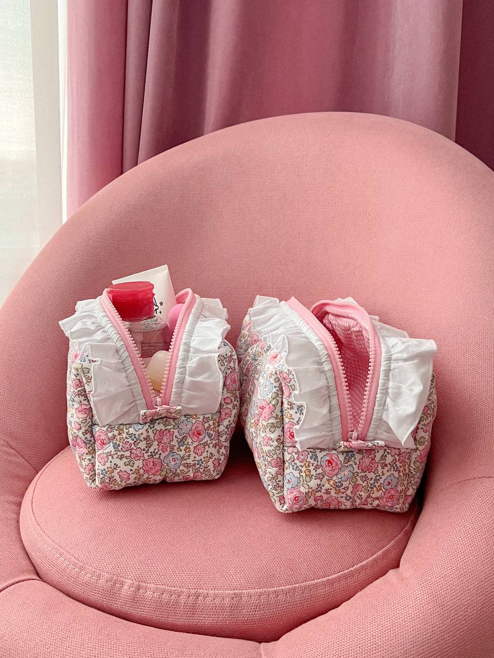 Косметичка Рожева з рюшиками (25*12 см) Skinspo