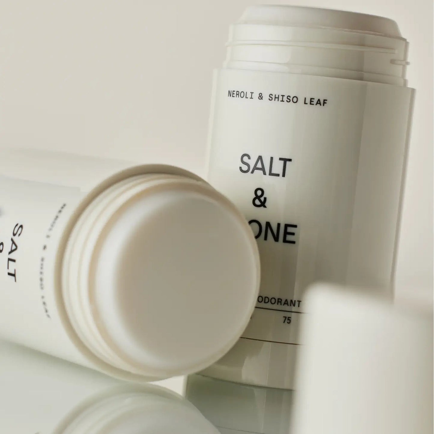 Натуральний дезодорант з ароматом неролі та шисо Natural Deodorant Neroli & Shiso Leaf - Formula Nº 1 75g SALT & STONE
