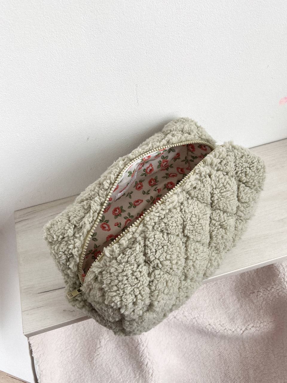 Косметичка Хакі тедді (25*12 см) Skinspo