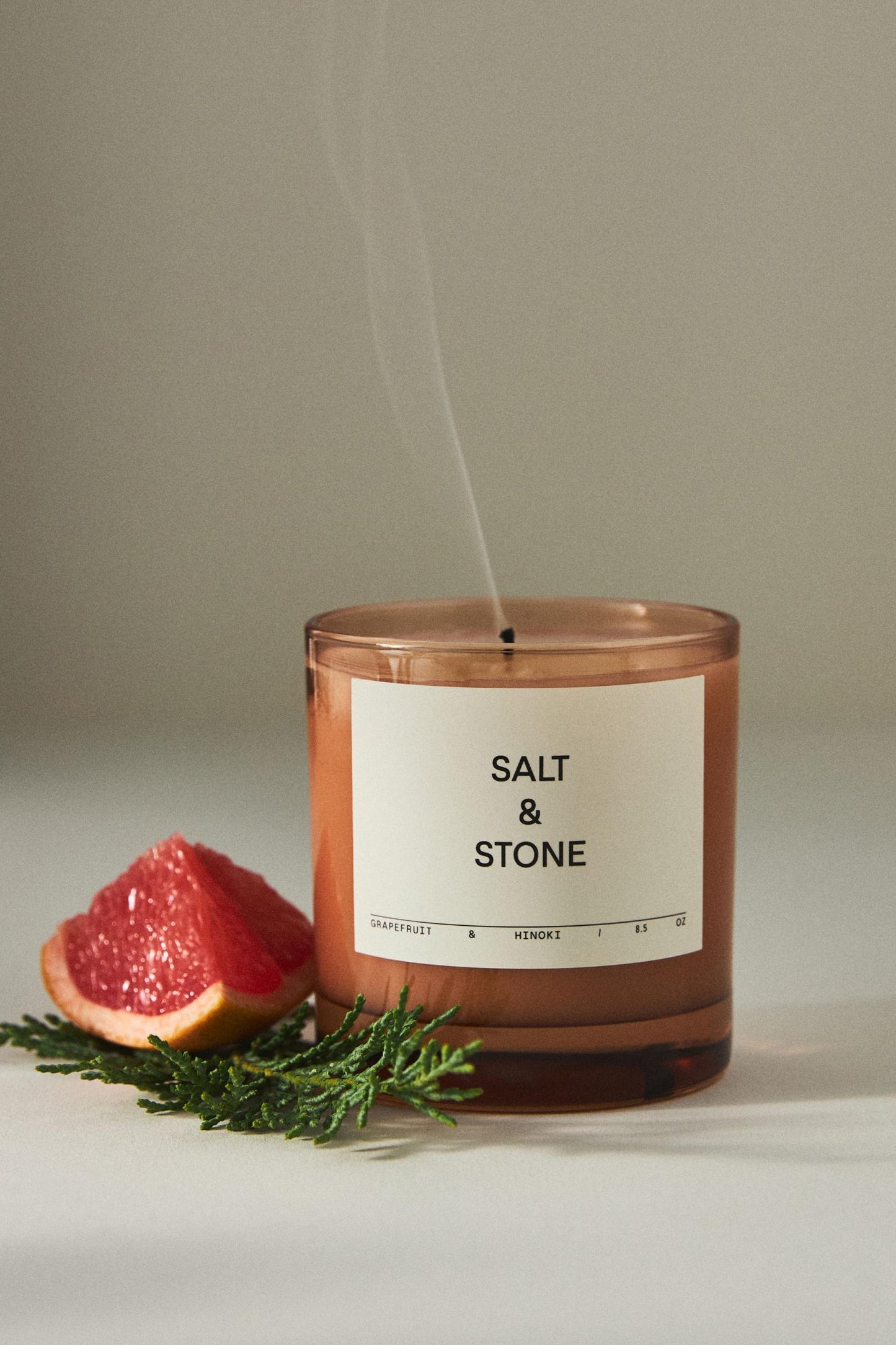 Соєва свічка з ароматом грейфрута та хінокі Candle Grapefruit & Hinoki   240g SALT & STONE